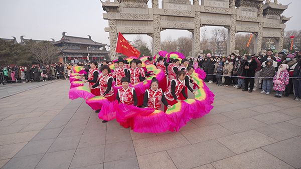 正月十五中华广场文艺演出一扇子舞